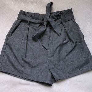 High waisted checkered paperbag shorts with tie